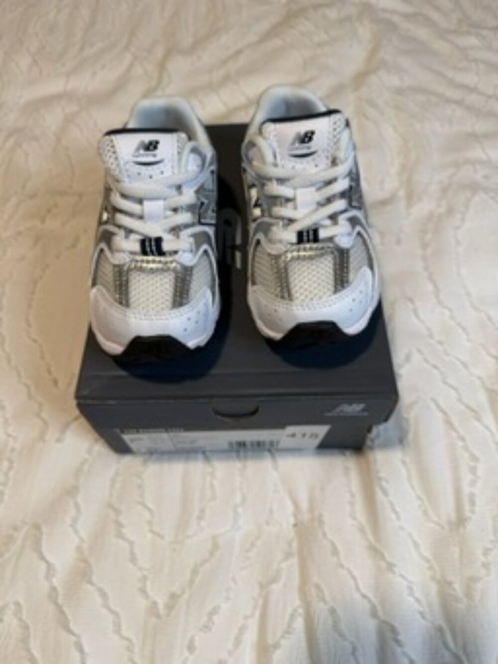 Kids Size 7c Brand New In The Box New Balance 530 Bungee Lace Colr White/Grey
